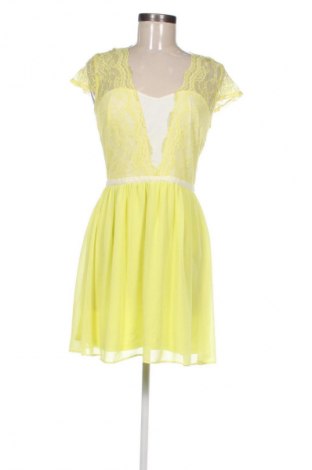 Рокля ASOS, Размер M, Цвят Жълт, Цена 38,99 лв.
