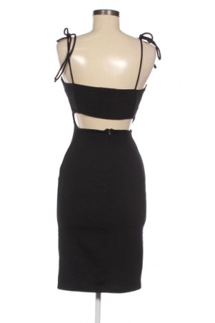 Šaty  Bershka, Velikost M, Barva Černá, Cena  367,00 Kč