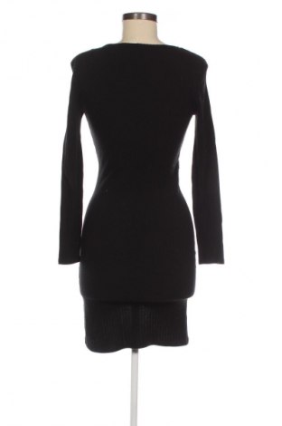 Sukienka Bershka, Rozmiar L, Kolor Czarny, Cena 48,99 zł