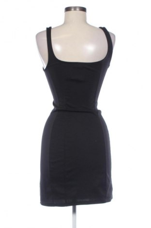 Sukienka Bershka, Rozmiar M, Kolor Czarny, Cena 68,97 zł