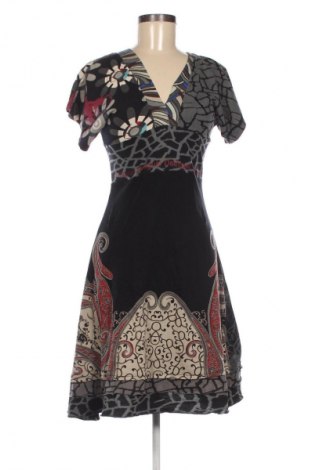 Рокля Desigual, Размер M, Цвят Многоцветен, Цена 66,99 лв.