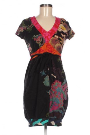 Рокля Desigual, Размер XL, Цвят Многоцветен, Цена 66,99 лв.
