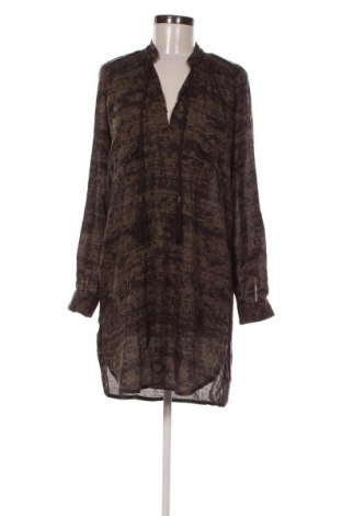 Рокля H&M, Размер M, Цвят Многоцветен, Цена 19,99 лв.