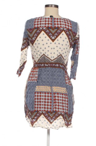 Рокля H&M Divided, Размер M, Цвят Многоцветен, Цена 28,88 лв.