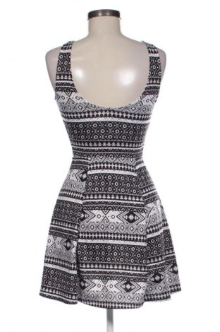 Kleid H&M Divided, Größe S, Farbe Mehrfarbig, Preis 11,99 €