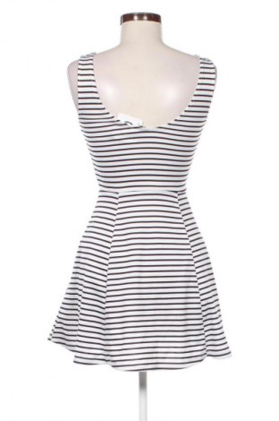 Šaty  H&M Divided, Velikost S, Barva Vícebarevné, Cena  366,00 Kč