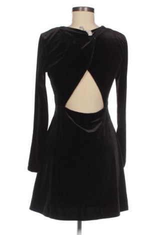 Рокля H&M Divided, Размер M, Цвят Черен, Цена 29,99 лв.