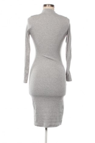 Sukienka Pull&Bear, Rozmiar M, Kolor Szary, Cena 95,99 zł