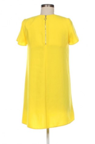 Рокля Zara, Размер XS, Цвят Жълт, Цена 27,00 лв.