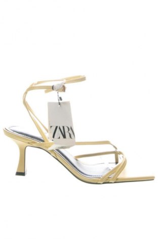 Sandale Zara, Mărime 41, Culoare Galben, Preț 258,99 Lei