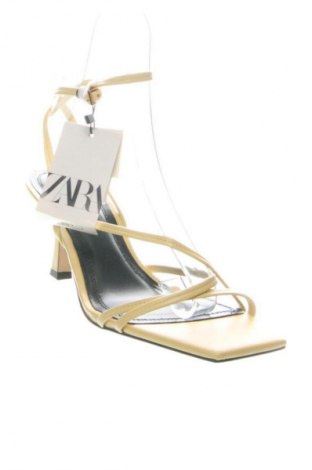 Sandale Zara, Mărime 41, Culoare Galben, Preț 258,99 Lei