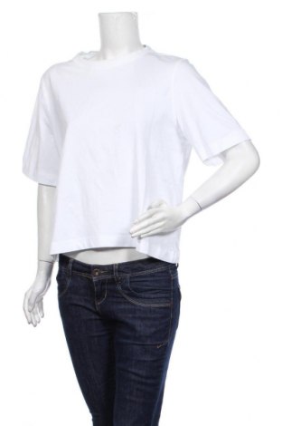 Дамска тениска Weekday, Размер M, Цвят Бял, 93% памук, 7% еластан, Цена 21,75 лв.