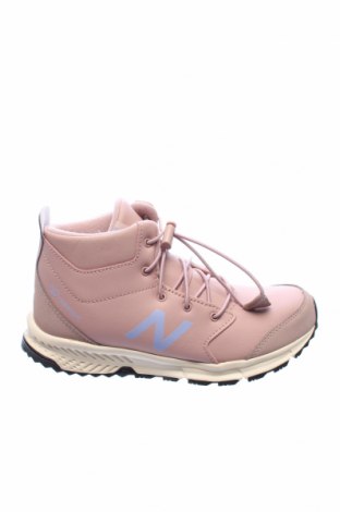 Дамски обувки New Balance, Размер 35, Цвят Розов, Естествена кожа, Цена 153,30 лв.