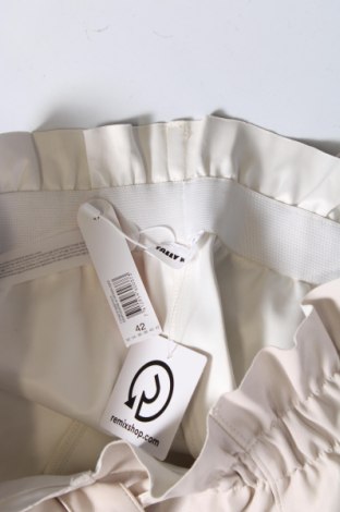 Γυναικείο κοντό δερμάτινο παντελόνι Tally Weijl, Μέγεθος L, Χρώμα  Μπέζ, Τιμή 15,98 €
