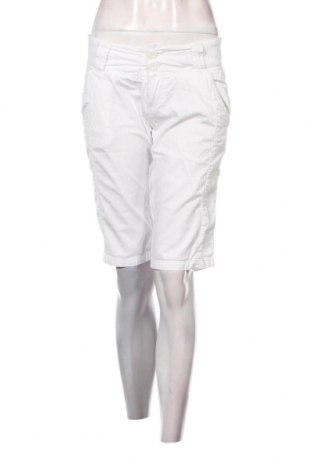 Γυναικείο κοντό παντελόνι Bench, Μέγεθος M, Χρώμα Λευκό, Τιμή 3,27 €
