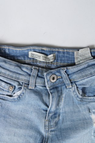 Pantaloni scurți de femei Bershka, Mărime XXS, Culoare Albastru, Preț 48,72 Lei