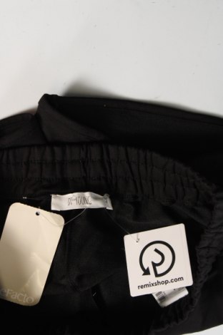 Дамски къс панталон Defacto, Размер S, Цвят Черен, Цена 31,00 лв.