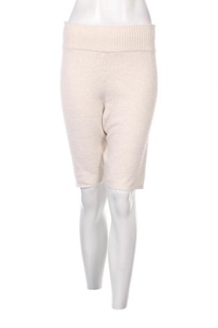 Дамски къс панталон Fashion Union, Размер M, Цвят Бежов, Цена 43,20 лв.