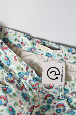 Дамски къс панталон Springfield, Размер M, Цвят Многоцветен, Цена 5,60 лв.