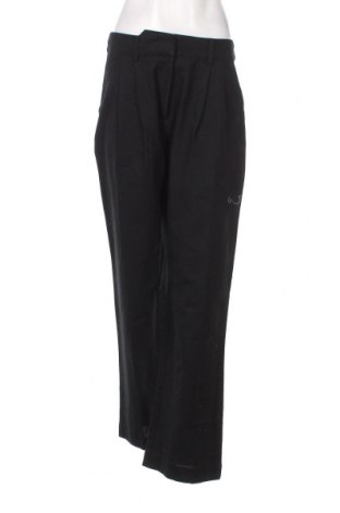 Γυναικείο παντελόνι ABOUT YOU x Iconic by Tatiana Kucharova, Μέγεθος M, Χρώμα Μαύρο, Τιμή 44,85 €