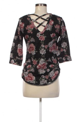 Damen Shirt No Boundaries, Größe M, Farbe Mehrfarbig, Preis € 3,99