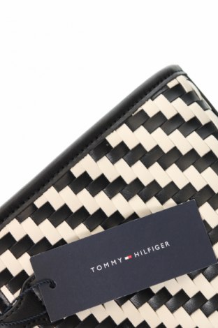 Дамска чанта Tommy Hilfiger, Цвят Многоцветен, Цена 197,99 лв.