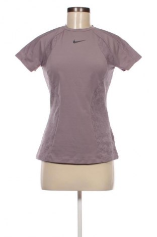 Damen T-Shirt Nike, Größe M, Farbe Lila, Preis 27,01 €