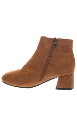 Botine de damă, Mărime 38, Culoare Bej, Preț 79,99 Lei