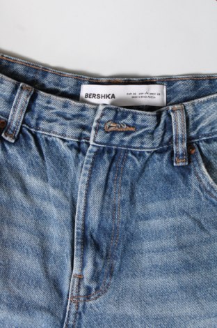 Blugi de femei Bershka, Mărime S, Culoare Albastru, Preț 48,99 Lei