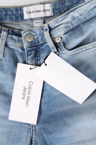 Дамски дънки Calvin Klein Jeans, Размер M, Цвят Син, Цена 101,99 лв.