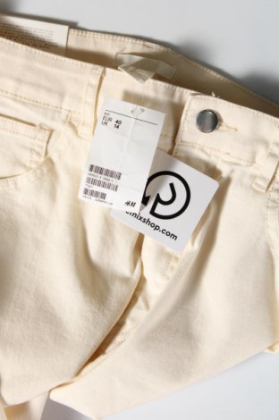 Damskie jeansy H&M, Rozmiar M, Kolor Biały, Cena 42,99 zł