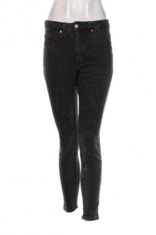 Damskie jeansy H&M Divided, Rozmiar M, Kolor Szary, Cena 92,99 zł