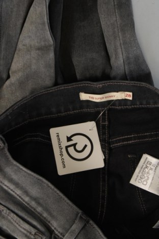 Damskie jeansy Levi's, Rozmiar S, Kolor Szary, Cena 60,99 zł