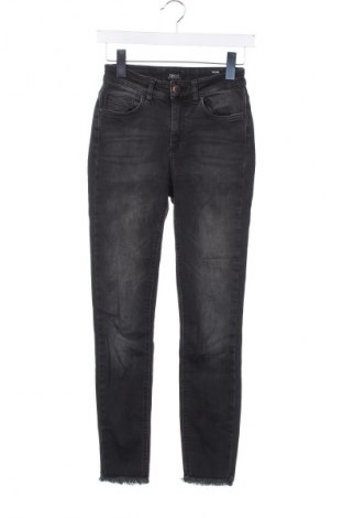 Damskie jeansy ONLY, Rozmiar XS, Kolor Szary, Cena 54,99 zł