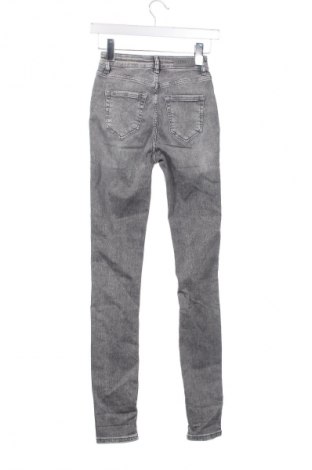 Damskie jeansy ONLY, Rozmiar XS, Kolor Szary, Cena 108,99 zł