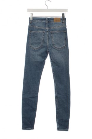 Damskie jeansy Perfect Jeans By Gina Tricot, Rozmiar S, Kolor Niebieski, Cena 49,99 zł