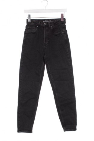 Blugi de femei Stradivarius, Mărime XXS, Culoare Negru, Preț 95,99 Lei