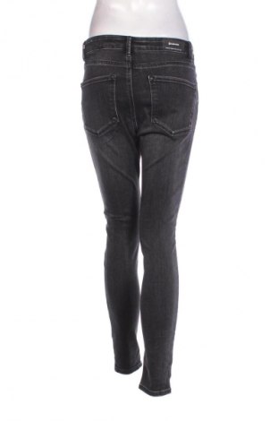 Damskie jeansy Stradivarius, Rozmiar S, Kolor Czarny, Cena 41,99 zł