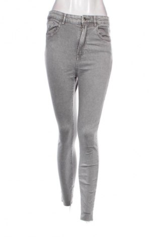 Damen Jeans Stradivarius, Größe S, Farbe Grau, Preis 6,99 €