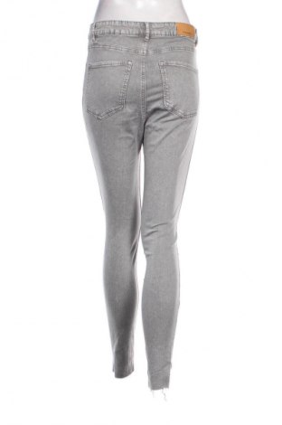 Damen Jeans Stradivarius, Größe S, Farbe Grau, Preis 20,49 €