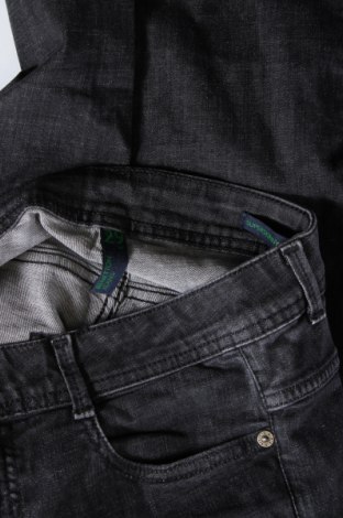 Damskie jeansy United Colors Of Benetton, Rozmiar L, Kolor Czarny, Cena 29,99 zł