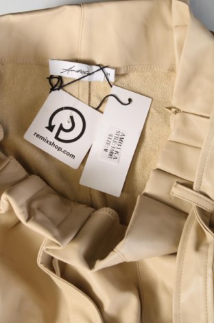 Damen Shorts Ambika, Größe M, Farbe Beige, Preis € 11,49