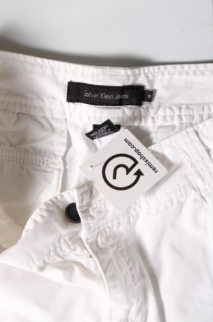 Pantaloni scurți de femei Calvin Klein Jeans, Mărime XL, Culoare Alb, Preț 77,99 Lei