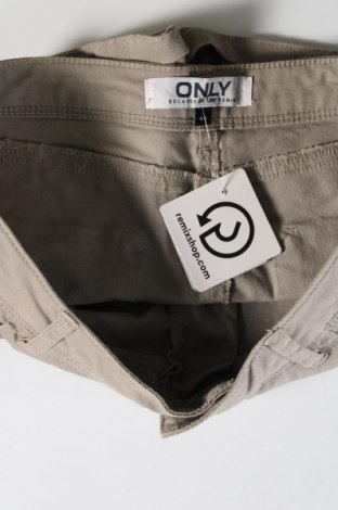 Pantaloni scurți de femei ONLY, Mărime M, Culoare Gri, Preț 20,99 Lei