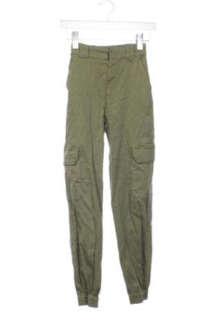 Pantaloni de femei Pull&Bear, Mărime XXS, Culoare Verde, Preț 95,99 Lei