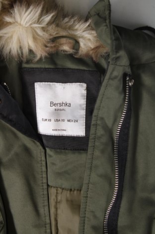 Geacă de femei Bershka, Mărime XS, Culoare Verde, Preț 94,99 Lei