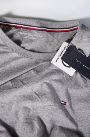 Pánske tričko  Tommy Hilfiger, Veľkosť M, Farba Sivá, Cena  74,95 €