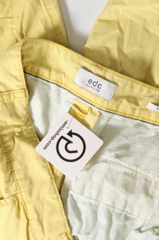 Pantaloni scurți de bărbați Edc By Esprit, Mărime M, Culoare Galben, Preț 52,99 Lei