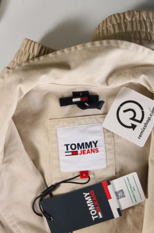 Мъжко яке Tommy Jeans, Размер S, Цвят Бежов, Цена 299,49 лв.