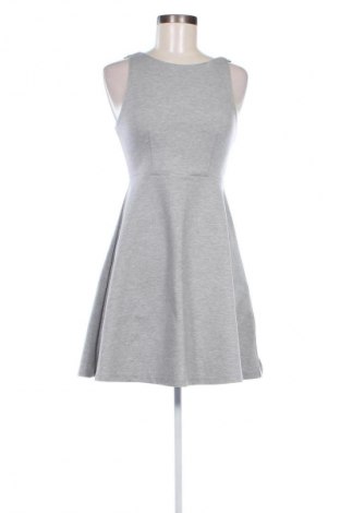 Kleid Clockhouse, Größe M, Farbe Grau, Preis € 8,49